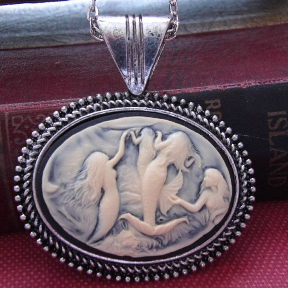 Valentine’s Mermaids Nautical Sea Cameo Ant Silver Necklace sister daughter - Picture 3 of 5